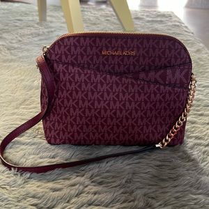 Michael Kors Jet Set Travel Mulberry MLT MD Dome Cross Body